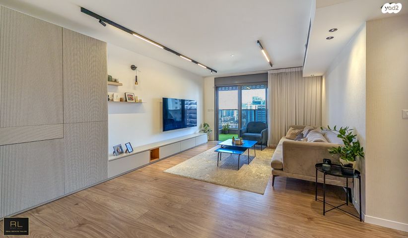 דירה, הגל, החותרים, טירת כרמל