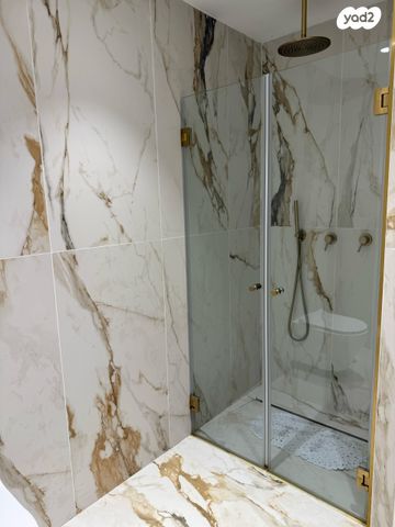 דו משפחתי, הרב אריה לוין, קרית מנחם בגין, רמלה