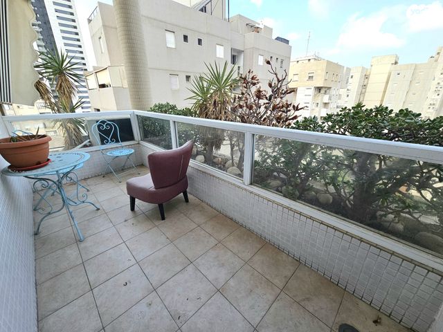 דרך זאב ז'בוטינסקי 117