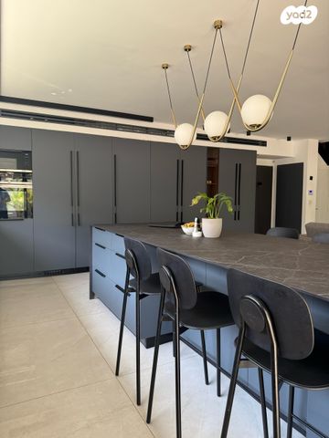 דו משפחתי, הרב אריה לוין, קרית מנחם בגין, רמלה