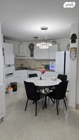 דירה, מרדכי אלקחי, ארמון הנציב, תלפיות מזרח, ירושלים