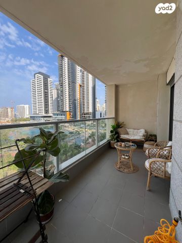 דירה, יוחנן הסנדלר 8, בת ים