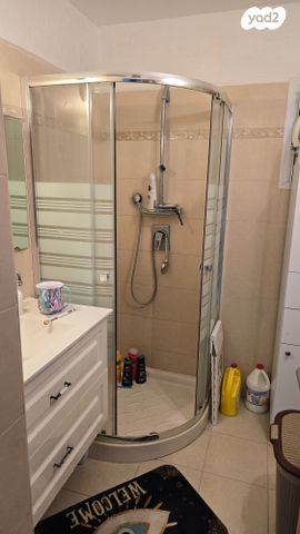 דירה, מרדכי אלקחי, ארמון הנציב, תלפיות מזרח, ירושלים