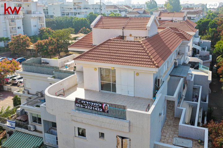 גג/ פנטהאוז, עקיבא, 2004, רעננה