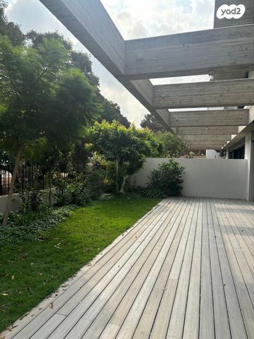 דירת גן, רמת השרון