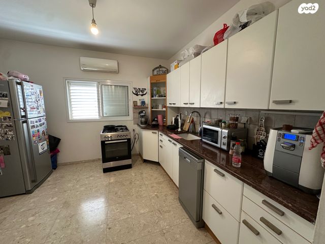 דירה, השחר, שיכוני מזרחי, כפר סבא