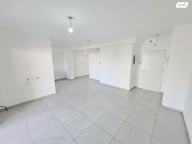 דירה, יוסף אבו, נתיבות מערב, נתיבות