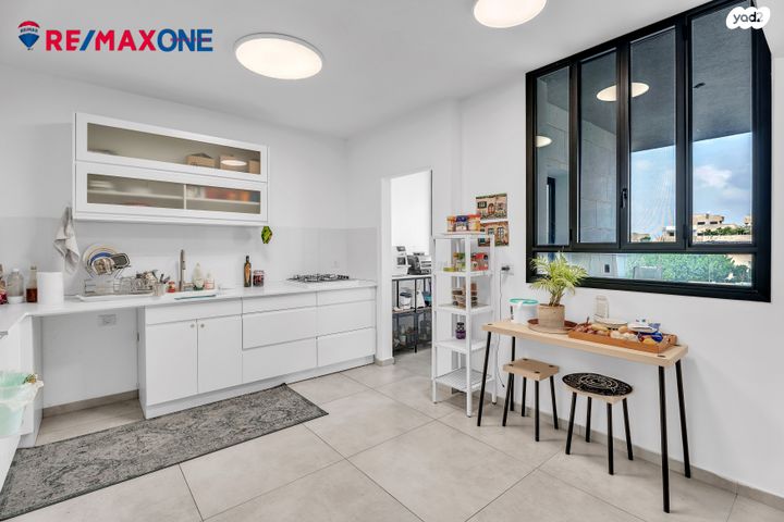 דופלקס, ברל כצנלסון, כפר סבא