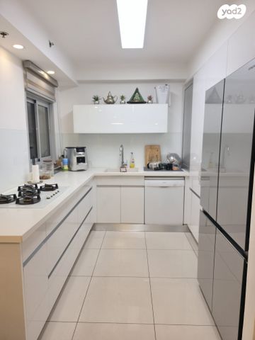 יעקב פיכמן 25