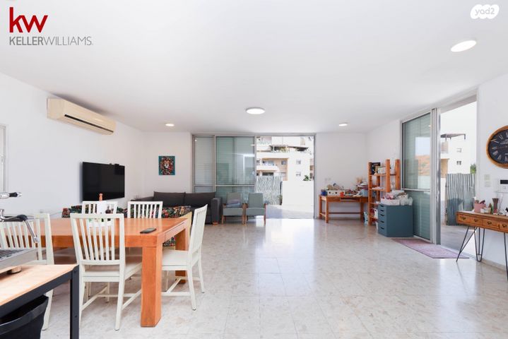 גג/ פנטהאוז, עקיבא, 2004, רעננה