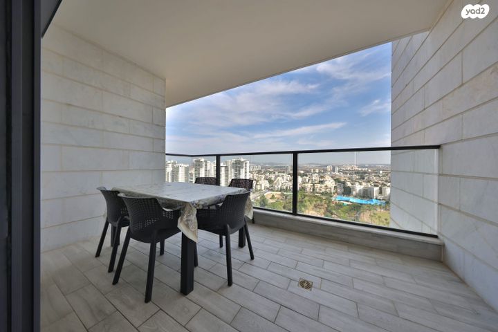 דירה, נעמי שמר, גלי ים, קרית ים