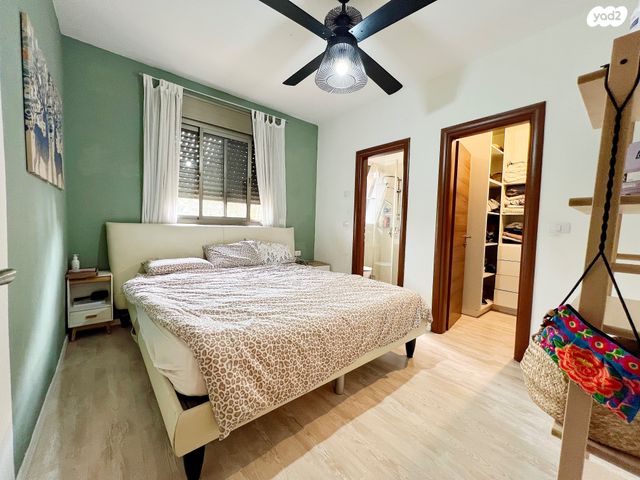 דירה, דן, הצבאית, כפר יונה