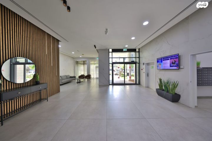 דירה, נעמי שמר, גלי ים, קרית ים