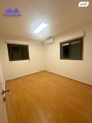 דירה, ה' באייר, נווה אפק, ראש העין