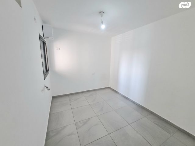 דירה, יוסף אבו, נתיבות מערב, נתיבות