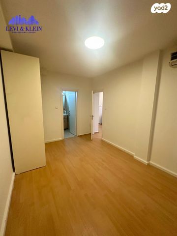 דירה, ה' באייר, נווה אפק, ראש העין