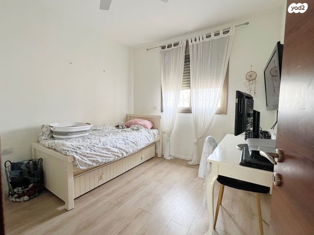 דירה, דן, הצבאית, כפר יונה