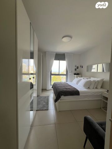 דירה, יוחנן הסנדלר 8, בת ים