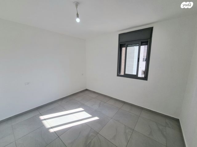 דירה, יוסף אבו, נתיבות מערב, נתיבות