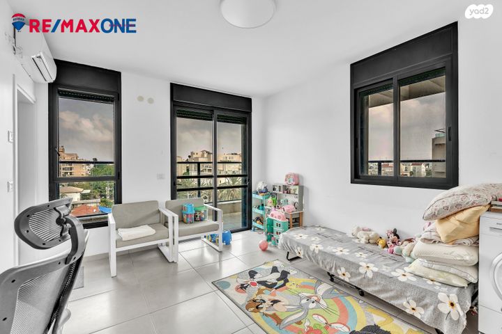 דופלקס, ברל כצנלסון, כפר סבא