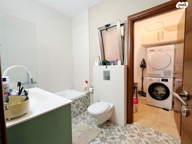 דירה, דן, הצבאית, כפר יונה