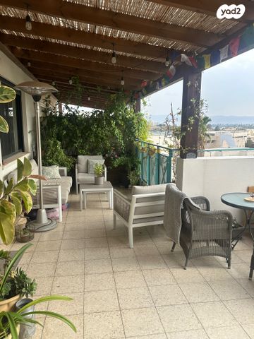 גג/ פנטהאוז, דם המכבים, הפרחים, מודיעין מכבים רעות