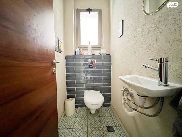 דירה, דן, הצבאית, כפר יונה