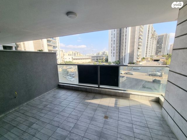 דירה, יוסף אבו, נתיבות מערב, נתיבות