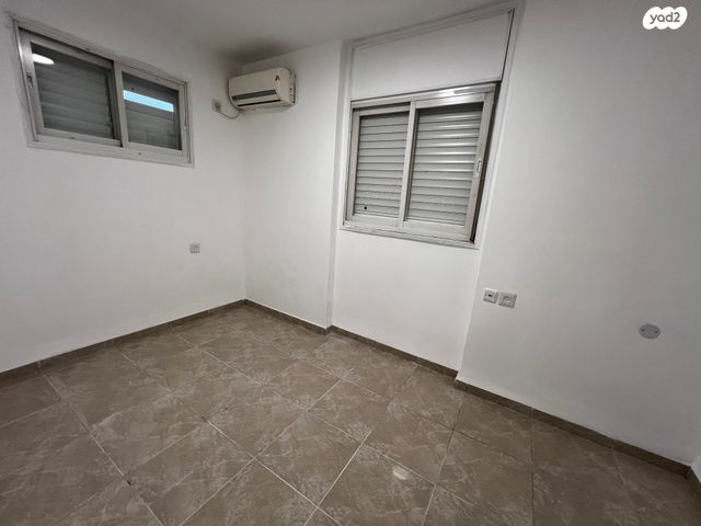 גג/ פנטהאוז, שדרות רוברט סולד 26, קרית ים  א', קרית ים