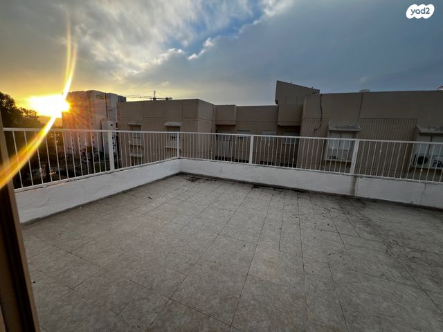 גג/ פנטהאוז, שדרות רוברט סולד 26, קרית ים  א', קרית ים