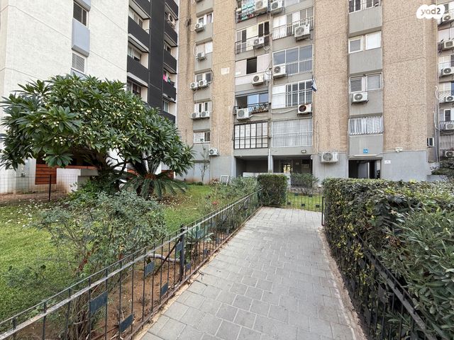 דירה, דרך ההגנה, נווה ברבור, כפר שלם מערב, תל אביב יפו