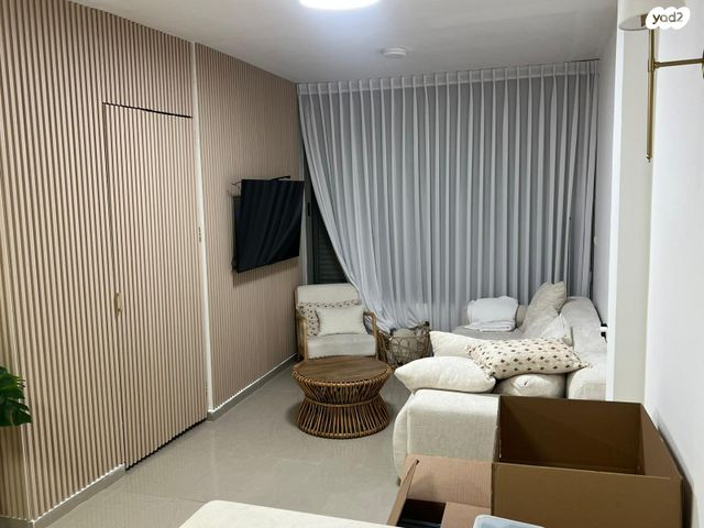 התשעים ושלוש 10