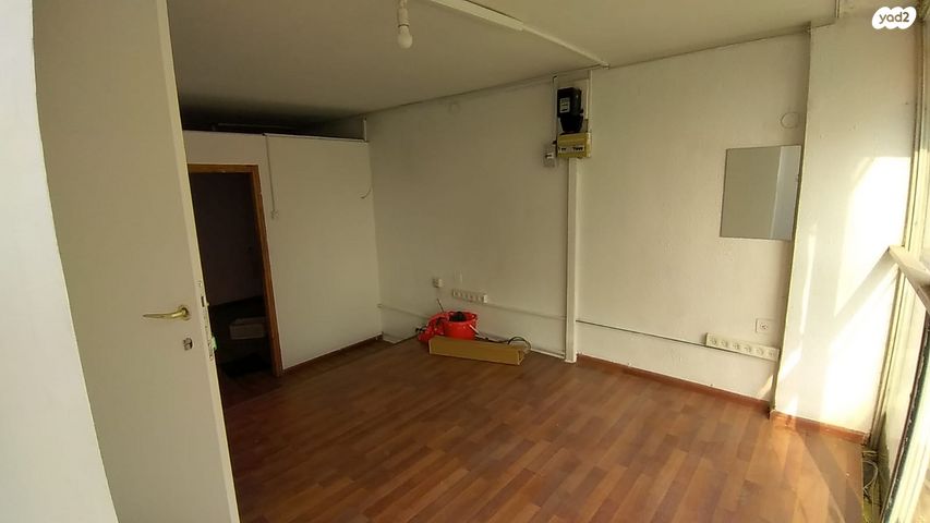 סטודיו/ לופט, רחובות