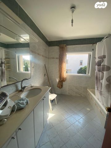 בית פרטי/ קוטג', מיכה רייסר, קרית מנחם בגין, רמלה