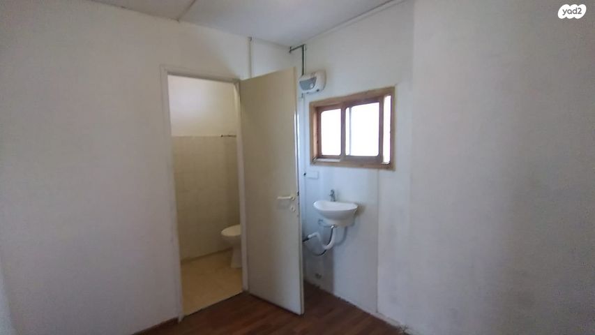 סטודיו/ לופט, רחובות