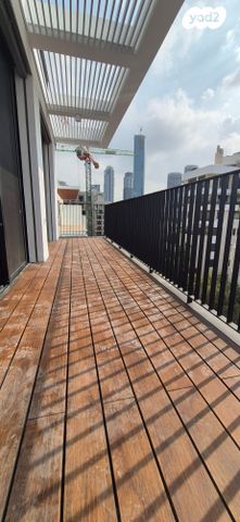 זכרון יעקב 11