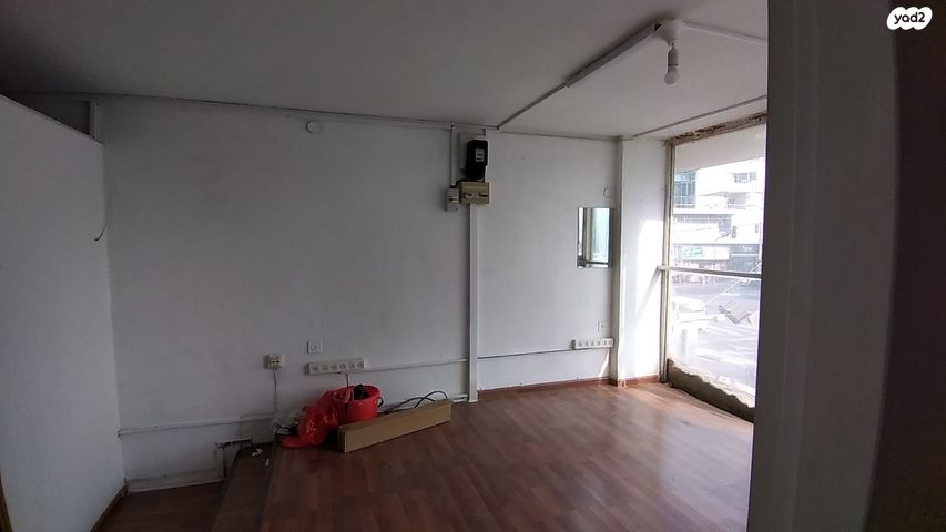 סטודיו/ לופט, רחובות