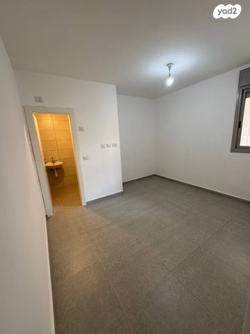 דירת גן, יצחק שמיר, מורשת, מודיעין מכבים רעות