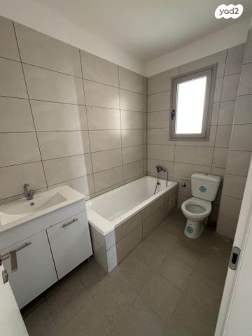 דירת גן, יצחק שמיר, מורשת, מודיעין מכבים רעות