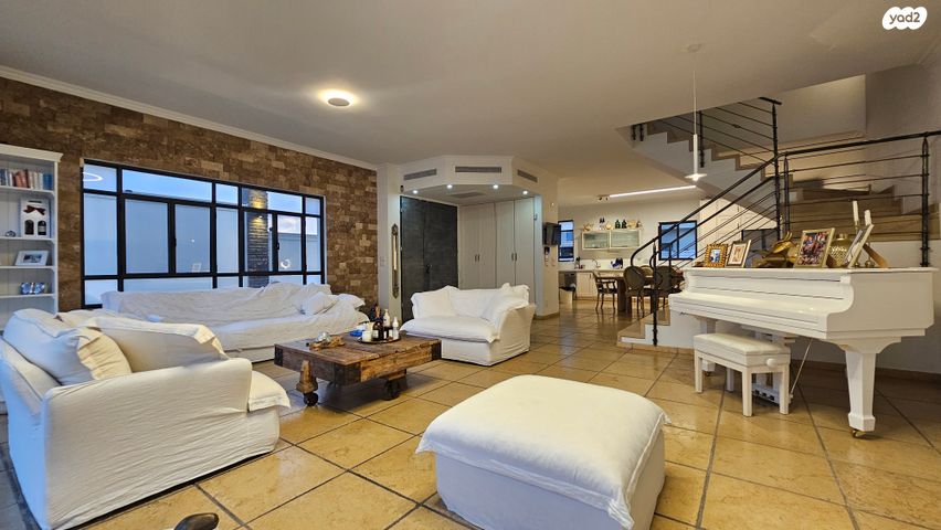 בית פרטי/ קוטג', שמחה הולצברג 1, גולן, רמת השרון