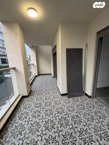 דירה, הנוטרים, חולון