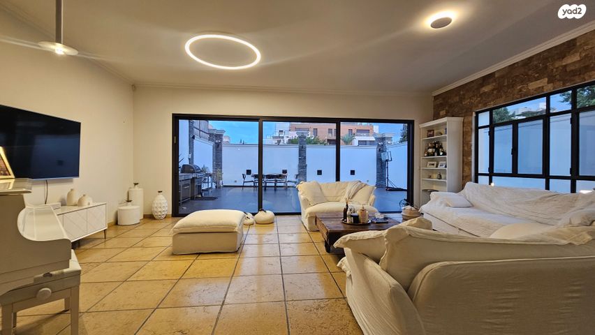 בית פרטי/ קוטג', שמחה הולצברג 1, גולן, רמת השרון