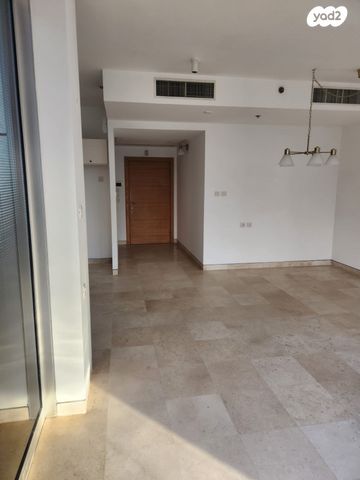 דירה, ניסים אלוני, צמרות איילון, פארק צמרת, תל אביב יפו