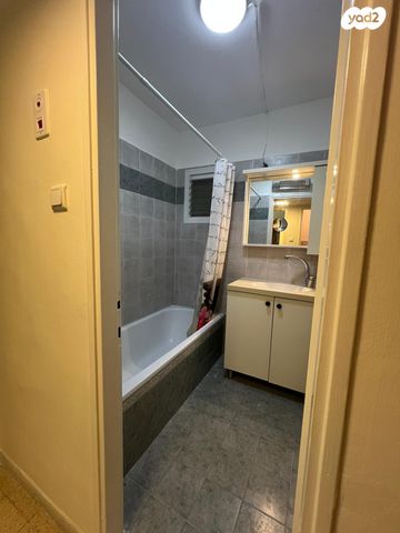 דירה, חנה סנש, מוצקין הותיקה, קרית מוצקין