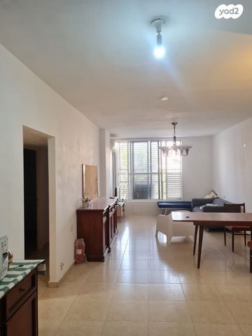 דירה, אחד העם 15, רמב"ם, ראשון לציון