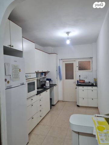 דירה, אחד העם 15, רמב"ם, ראשון לציון