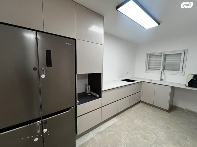 גג/ פנטהאוז, שדרות רוברט סולד 26, קרית ים  א', קרית ים