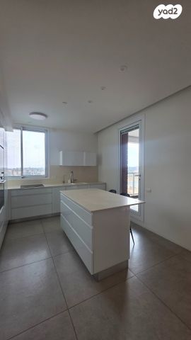 דירה, אהוד מנור, עיר ימים, נתניה