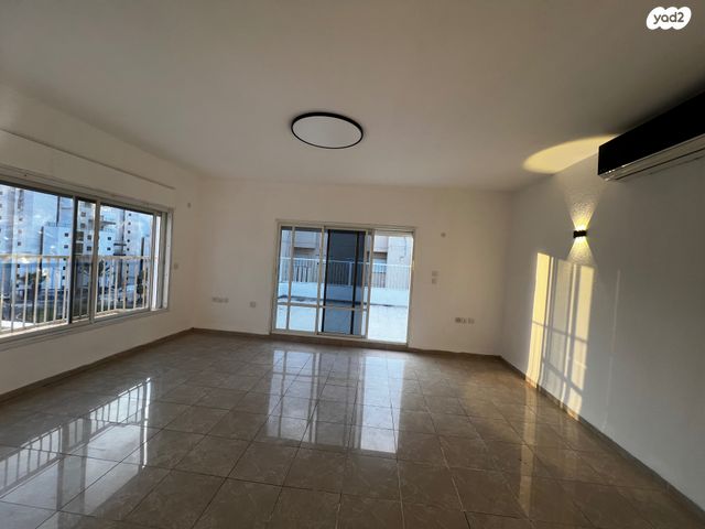 גג/ פנטהאוז, שדרות רוברט סולד 26, קרית ים  א', קרית ים