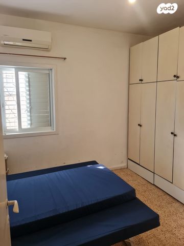 דירה, אחד העם 15, רמב"ם, ראשון לציון